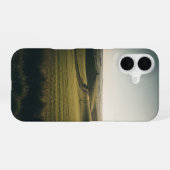 Vintage Countryside with Green Hills iPhone 16 Hülle (Rückseite (Horizontal))