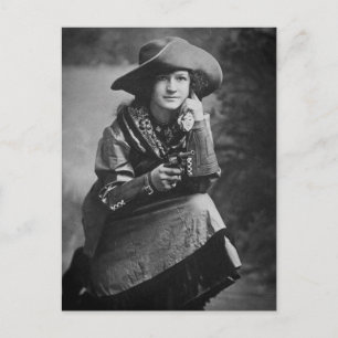 Vintage-Cowgirl posiert mit ihrem Sechsschüsser Postkarte