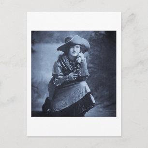 Vintage-Cowgirl und ihr Sechsschüsser Postkarte