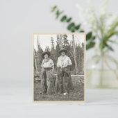 Vintage Cowgirls im Chaps-Foto der 1920er Postkarte (Stehend Vorderseite)