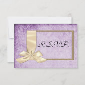 Vintage Cream Ribbon auf Lila Hochzeit RSVP Karte (Vorderseite)