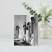 Vintage Creepie besessen Frauen Postkarte (Stehend Vorderseite)