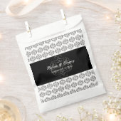 Vintage Damastensehung mit Schwarz-Weiß-Kalligrafi Geschenktütchen (Ausgeschnitten)