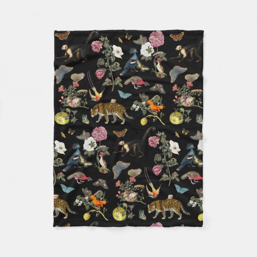 Vintage Dark Botanical Wild Animals in Forest Fleecedecke (Vorderseite)