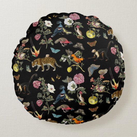 Vintage Dark Botanical Wild Animals in Forest Rundes Kissen (Vorderseite)