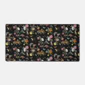 Vintage Dark Botanical Wild Animals in Forest Schreibtischunterlage (Vorderseite)