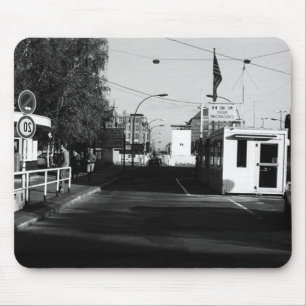Vintage Deutschland Grenzposten Ost-West-Berlin 19 Mousepad