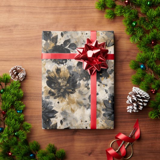 Vintage Distressed Black Flowers Beige Background Geschenkpapier (Feiertagsgeschenk)