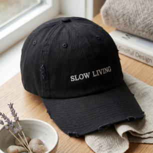 Vintage-Distressed-Slow-Living-Serif-Typografie-Sc Bestickte Baseballkappe