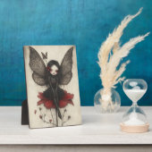 Vintage dunkle Fee auf einer roten Blume Fotoplatte (Seite)