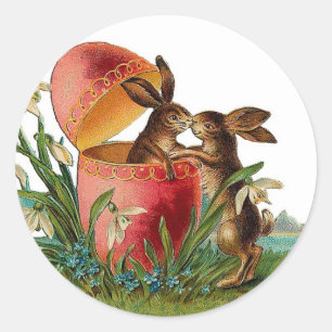 Vintage-Ei und Osterhasen beim Küssen Runder Aufkleber
