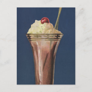Vintage-Eiscreme-Shake, Schlagsahne und Kirsche Postkarte