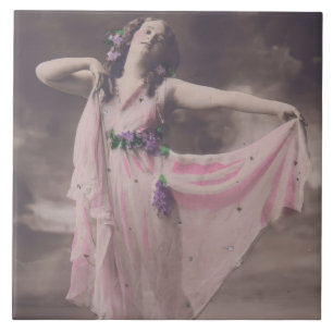 Vintage Eleganz in rosa, florales Kleid Fliese