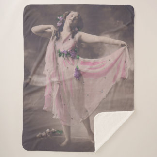 Vintage Eleganz in rosa, florales Kleid Sherpadecke