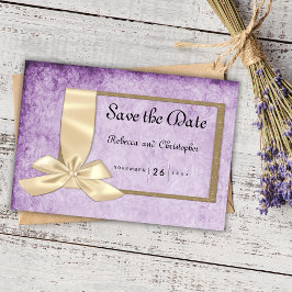 Vintage Eleganz: Lila Pergament Save the Date
