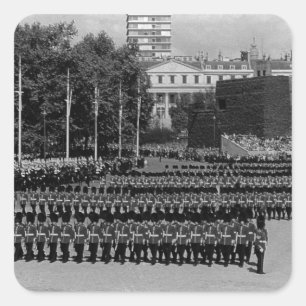 Vintage englische Garde marschiert im langsamen Ze Quadratischer Aufkleber