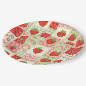 Vintage-Erdbeer-Picknick-Patchwork-Muster Pappteller (Schrägansicht)