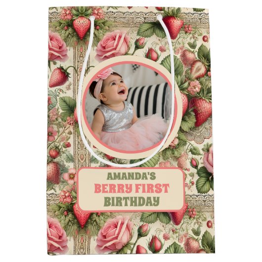 Vintage Erdbeere 1. Geburtstag Party Foto Mittlere Geschenktüte (Vorderseite)