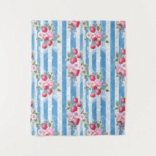Vintage Erdbeeren und Blüten auf blauen Streifen Wandteppich