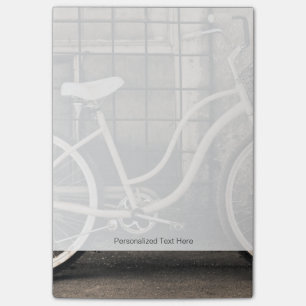 Vintage-Fahrrad mit Korb Post-it Klebezettel
