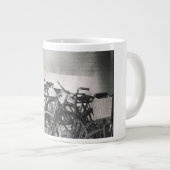 Vintage Fahrräder Jumbo-Tasse (Vorderseite Rechts)