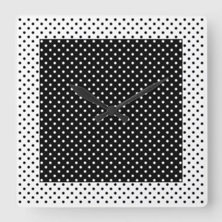 Vintage-Farbfeld Schwarz-Weiß-Polka-Dot Quadratische Wanduhr