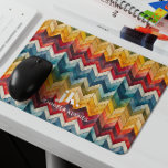 Vintage Farbige Zickzack Monogramm-Regenbogen Mousepad<br><div class="desc">Das Design unserer stilvollen Monogramme präsentiert große Typografie-Initialen in einem zeitlosen klassischen Schriftart, ergänzt durch Ihren Namen unten und mit Zickzack Streifen in schick Regenbogenfarben verziert. Personalisiertes Mauspad ist die perfekte Lösung für einen glanzlosen Schreibtisch. Unsere Monogramm-Mauspads werden von Kollegen, Lehrern und Freunden eingenommen und sind sicher ein Hit. Leckerei...</div>