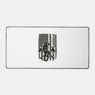 Vintage-Feuerwehrmann-Flagge-Kampf-Shirt-Design_1 Schreibtischunterlage