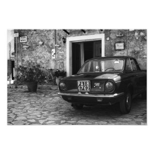 Vintage-FIAT-Auto in Italien in Monochrom Fotodruck