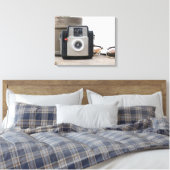 Vintage Filmkamera Blume Pot & Glasses 16x20 Leinwanddruck (Insitu (Schlafzimmer))