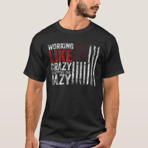Vintage Flaggen Amerika arbeitet wie verrückt und T-Shirt