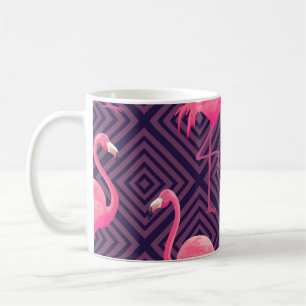 Vintage Flamingos, lila geometrischer Hintergrund. Kaffeetasse