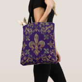 Vintage Fleur-de-lis auf königlichen lila Tasche (Von Nahem)