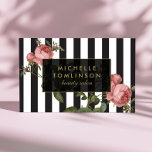 Vintage, florale Stricksalon-Visitenkarte Visitenkarte<br><div class="desc">Ihr Name oder Firmenname wird elegant auf einem schwarz-weiß gestreiften Hintergrund dargestellt, mit einem Vintagen Blumenüberlagerungs-Overlay für eine sehr schicke und stilvolle Ästhetik. Dieses Design ist Teil einer Reihe von aufeinander abgestimmten Bürobedarf. In unserem Shop können Sie passende Schreibwaren, Rackkarten, Etiketten und vieles mehr kaufen: zazzle.com/1201am. Für Designanfragen oder Fragen...</div>