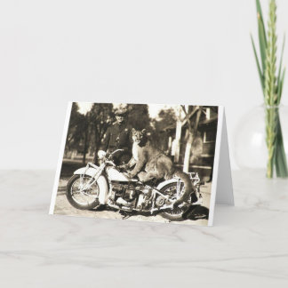 Vintage-Foto eines Polizeibeamten auf dem Motorrad Karte