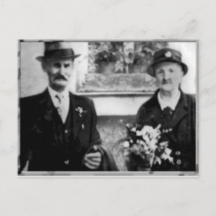 Vintage-Foto mit den Großeltern Postkarte