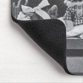 Vintage-Foto - Schwester Kitty wird gerufen, Mousepad (Ecke)