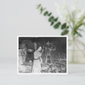 Vintage Frau Blacksmith, 1920 Postkarte (Stehend Vorderseite)