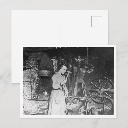 Vintage Frau Blacksmith, 1920 Postkarte (Vorne/Hinten)