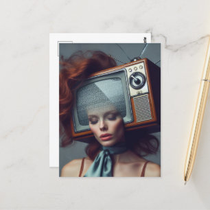 Vintage Frau mit einem Fernseher auf dem Kopf Postkarte