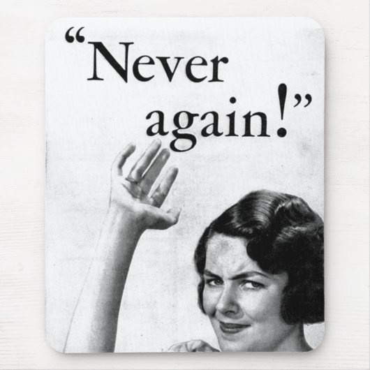 Vintage Frau, "Nie wieder!" Mousepad (Vorne)