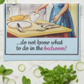 Vintage Funny Feminist Women in Kitchen Geschirrtuch (Gefaltet)