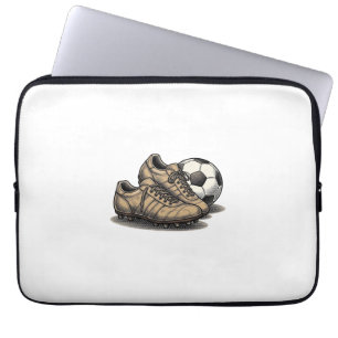 Vintage-Fußballschuhe und Ball-Shirt-Design_1 Laptopschutzhülle