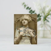 Vintage Gal Postkarte (Stehend Vorderseite)