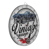 Vintage Garage mit schwarzer Korvette Dartscheibe (Vorderseite Links)