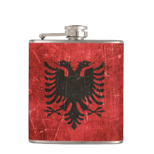 Vintage gealterte und zerkratzte Flagge Albaniens Flachmann