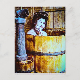 Vintage-Geisha beim Baden in einer Holzwanne Postkarte