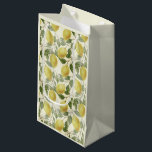 Vintage Gelbe Zitronen Grüne Blätter Schlicht No T Kleine Geschenktüte<br><div class="desc">Vintage gelbe Zitronen und grüne Blätter Geschenktasche ohne Text. Fügen Sie einen individuellen Aufkleber oder Geschenketikett hinzu,  um dies zu einem "für alles Tüte" zu machen. Fügen Sie Leckereien aus Ihrer Küche oder kleine Geschenke für jeden Anlass. Auf der Produktseite auf einen mittelgroßen oder großen Beutel aufrüsten.</div>