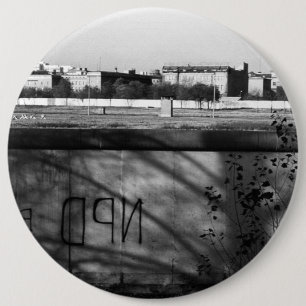 Vintage Germany Berlin wall 1970 Button