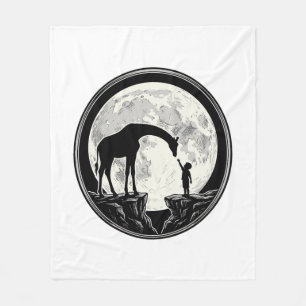 Vintage-Giraffe-und-Kind-Mond-Silhouette-Shirt_1 Fleecedecke